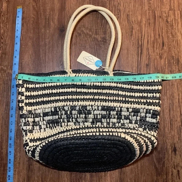 St. John’s Bay Straw Woven Tote Bag Black, Ivory, Natural NWT - Picture 4 of 14
